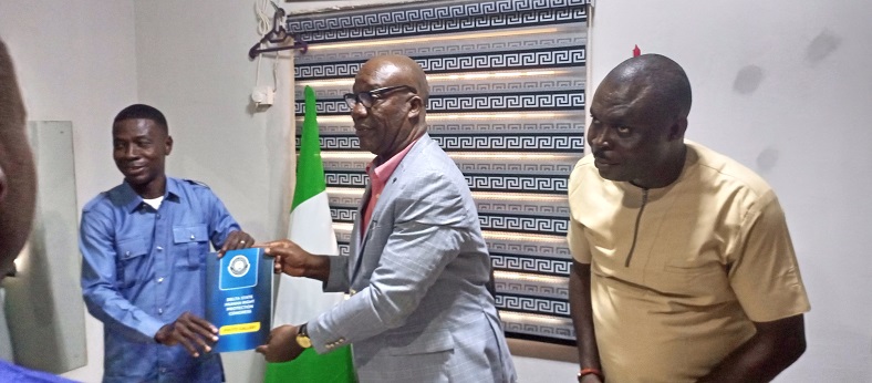 Pst. Edewor Egedegbe presenting photo gallery of the Human Right Protection Congress Delta State to Commandant of NDLEA